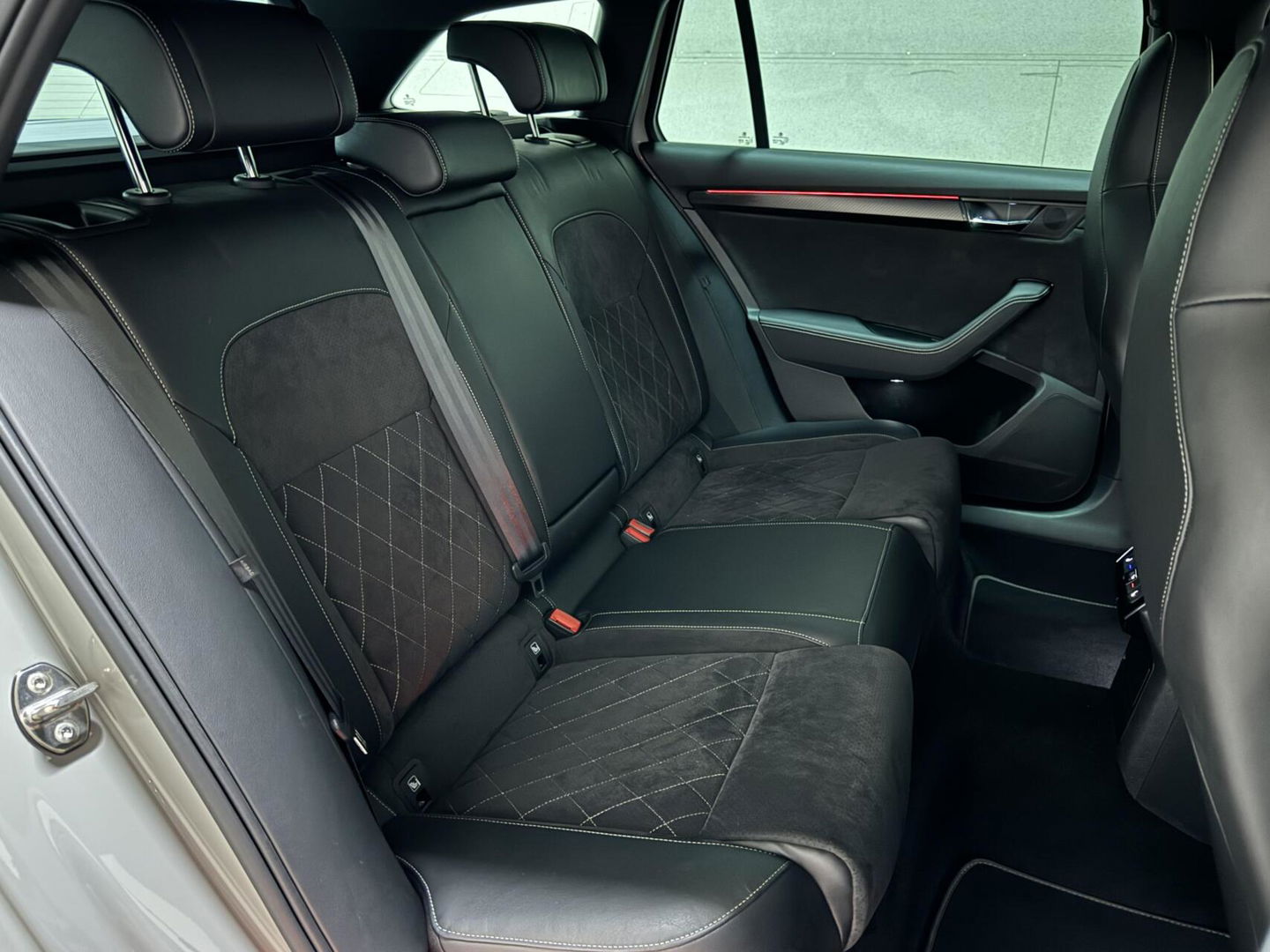 Škoda Superb Combi 1.4 TSI iV Sportline Pano Canton Memory Sfeer Camera