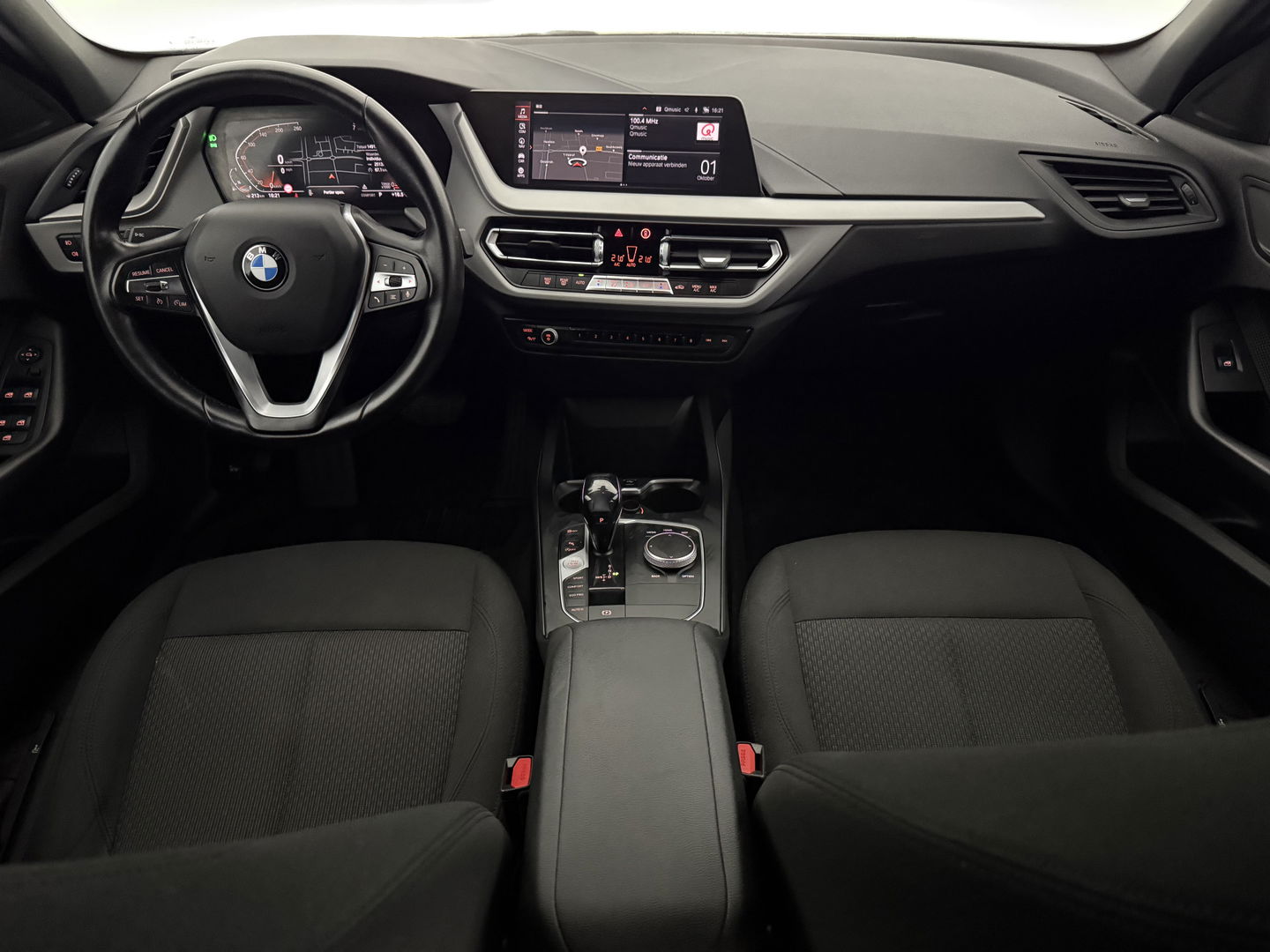 BMW 1-serie 118i Executive Edition 141PK | Virtual | Carplay | Cruise | Navigatie | Parkeersens. | NAP