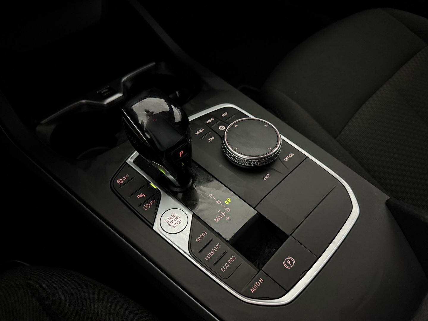 BMW 1-serie 118i Executive Edition 141PK | Virtual | Carplay | Cruise | Navigatie | Parkeersens. | NAP