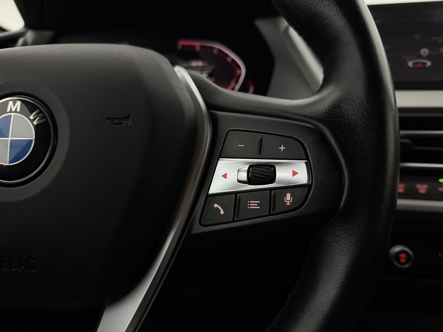 BMW 1-serie 118i Executive Edition 141PK | Virtual | Carplay | Cruise | Navigatie | Parkeersens. | NAP