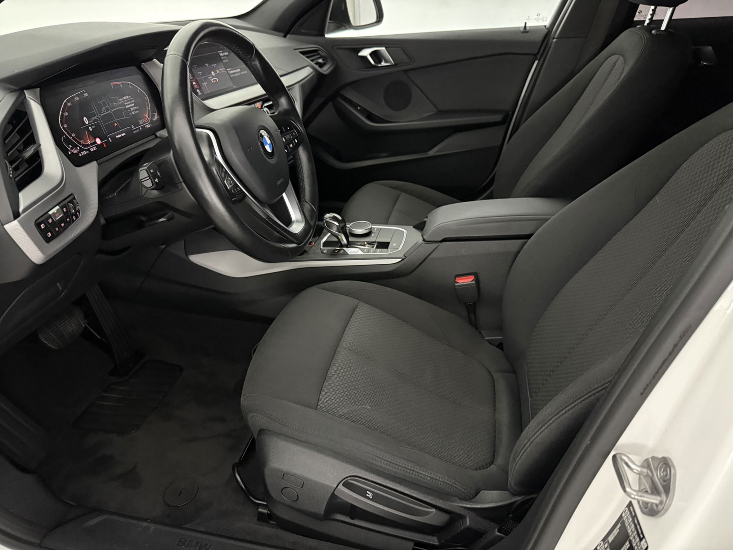 BMW 1-serie 118i Executive Edition 141PK | Virtual | Carplay | Cruise | Navigatie | Parkeersens. | NAP