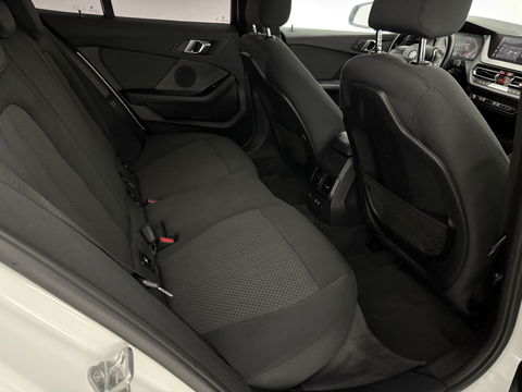 BMW 1-serie 118i Executive Edition 141PK | Virtual | Carplay | Cruise | Navigatie | Parkeersens. | NAP