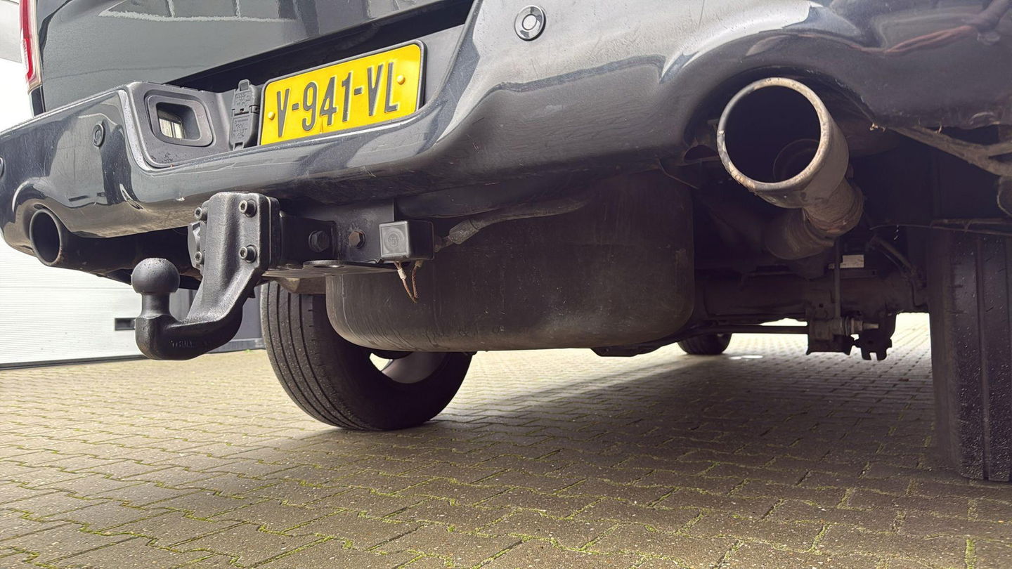 Dodge Ram Pick-Up 1500 5.7 V8 4x4 Crew Cab 5'7 Laramie Bedcover Blackout fifthwheel schotel fifth wheel oplegger be trekker