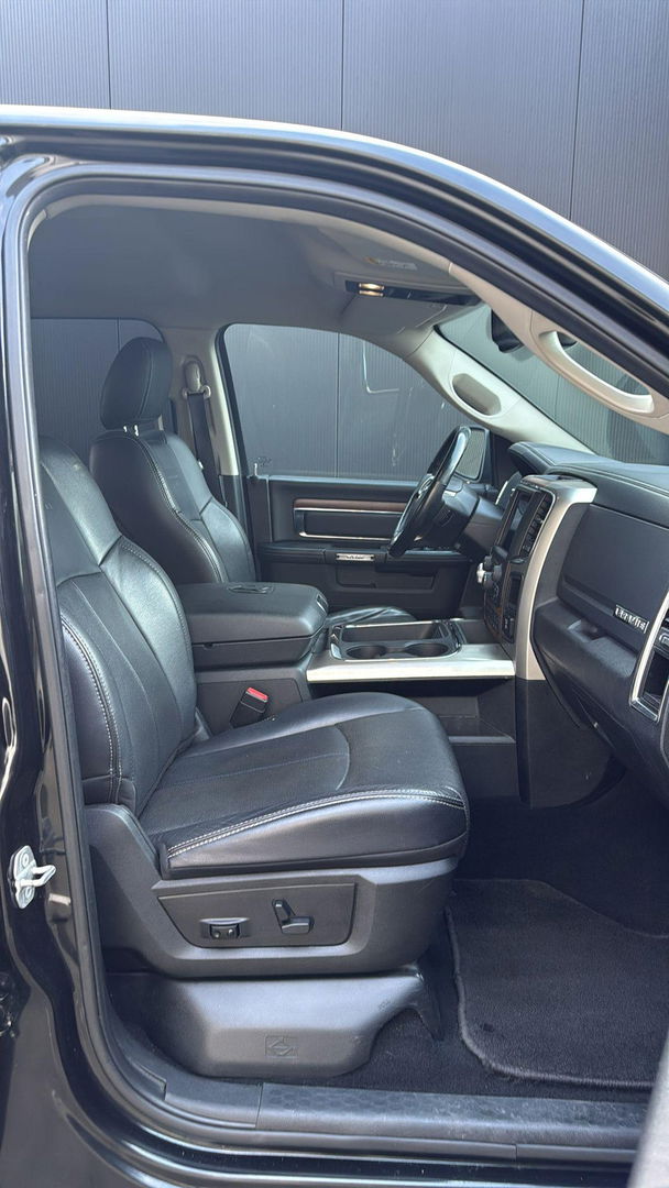 Dodge Ram Pick-Up 1500 5.7 V8 4x4 Crew Cab 5'7 Laramie Bedcover Blackout fifthwheel schotel fifth wheel oplegger be trekker