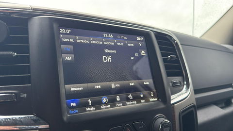 Dodge Ram Pick-Up 1500 5.7 V8 4x4 Crew Cab 5'7 Laramie Bedcover Blackout fifthwheel schotel fifth wheel oplegger be trekker