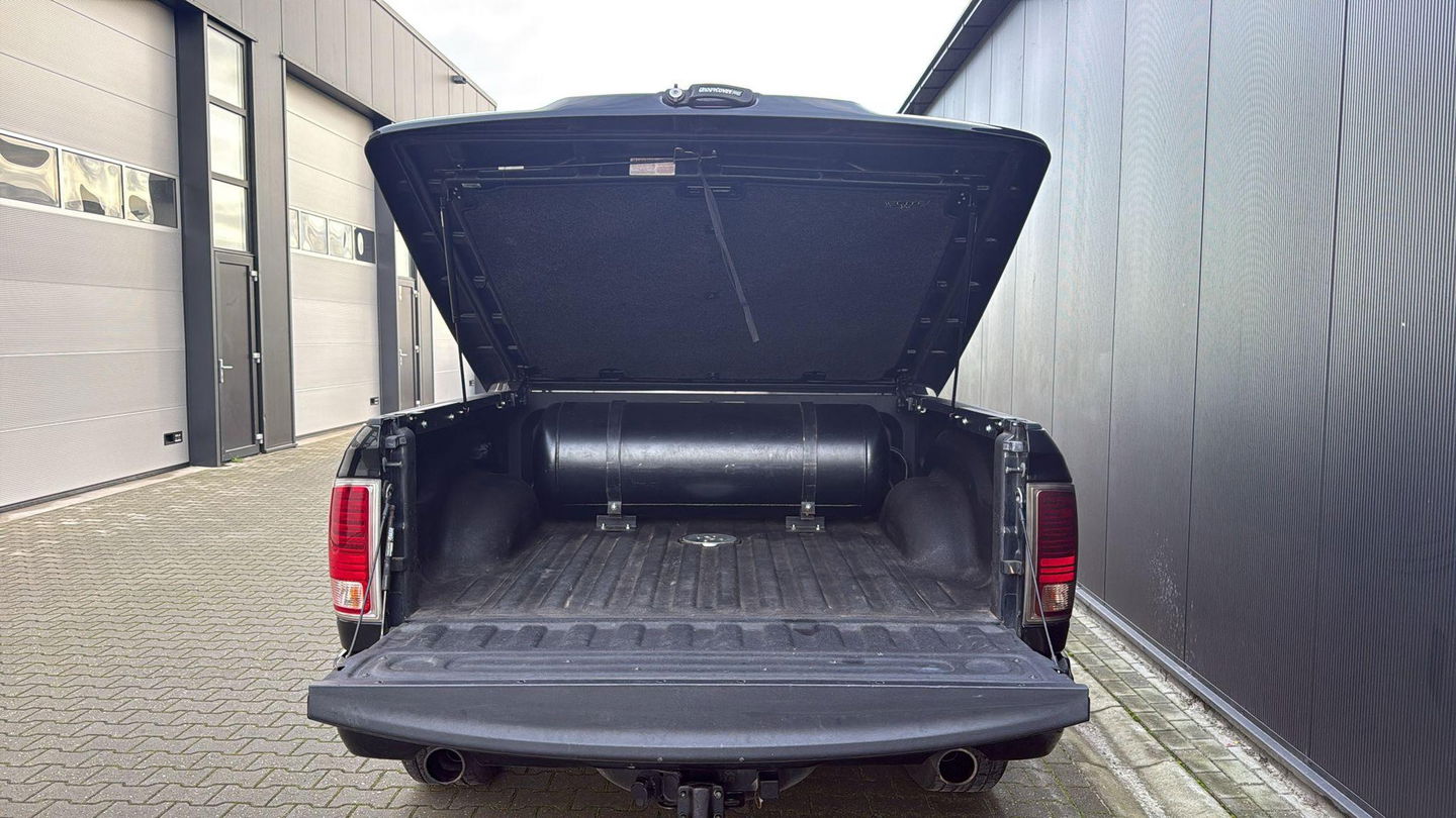 Dodge Ram Pick-Up 1500 5.7 V8 4x4 Crew Cab 5'7 Laramie Bedcover Blackout fifthwheel schotel fifth wheel oplegger be trekker