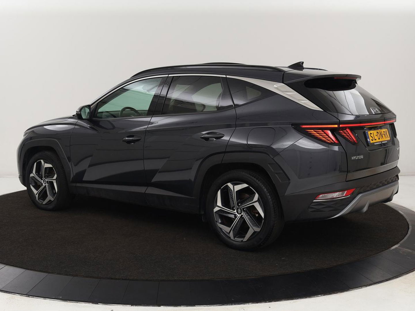 Hyundai Tucson 1.6 T-GDI PHEV Premium Sky 4WD | Panoramadak | Stoelventilatie | Leder | 360 Camera | Krell Audio | Adaptive cruise | Achterbankverwarming | Carplay | Memory | Plug In