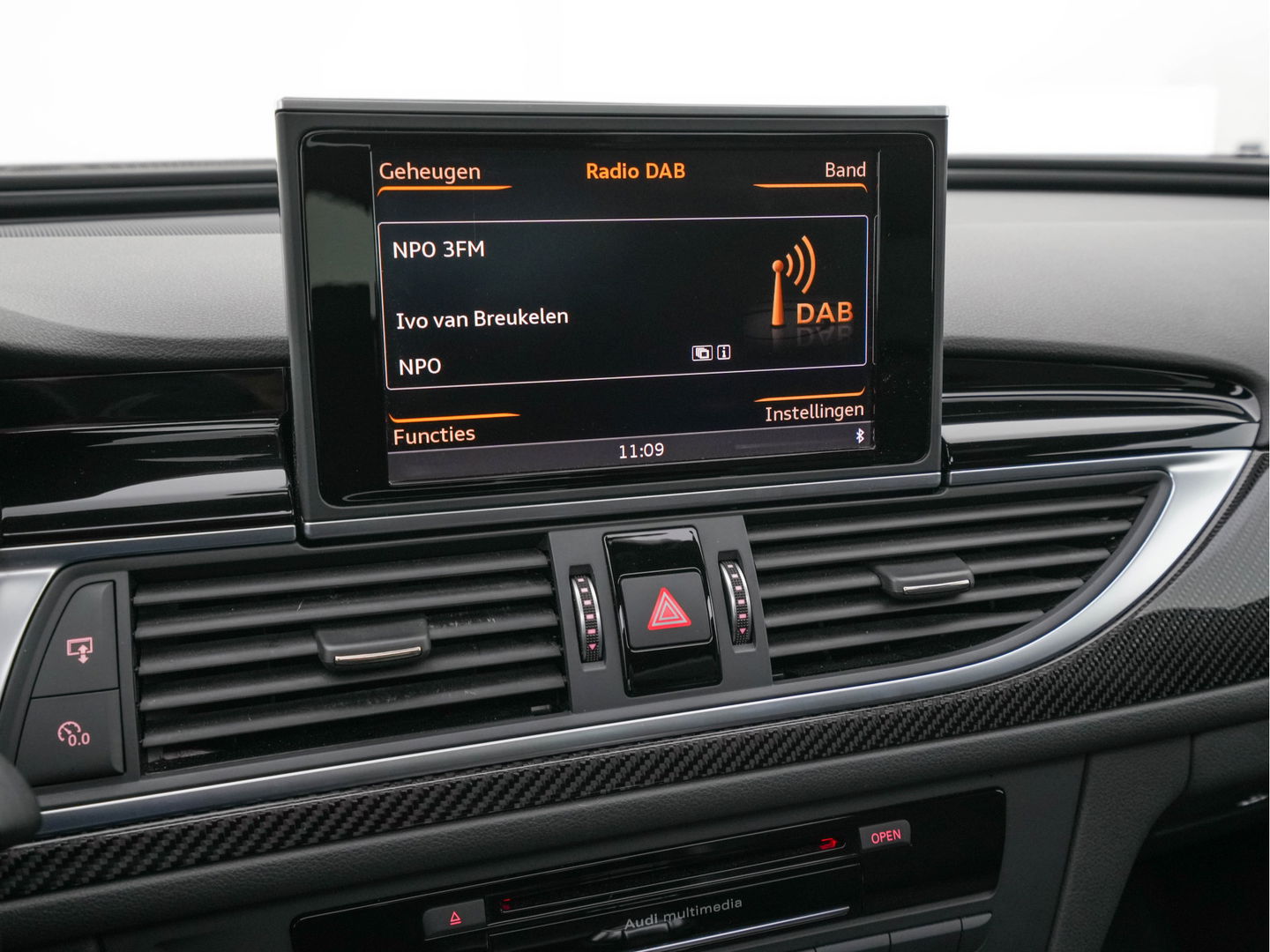 Audi RS6 Avant 4.0 TFSI Quattro *MILLITEK-EXHAUST | CERAMIC-BRAKES | PANO | LEATHER-ALCANTARA | FULL-LED | TOP-VIEW | BLIS | MEMORY-PACK | CARBON-INT. | BOSE-SOUND | LANE-ASSIST | KEYLESS | DAB+ | SPORT-SEATS | SHIFT-PADDLE