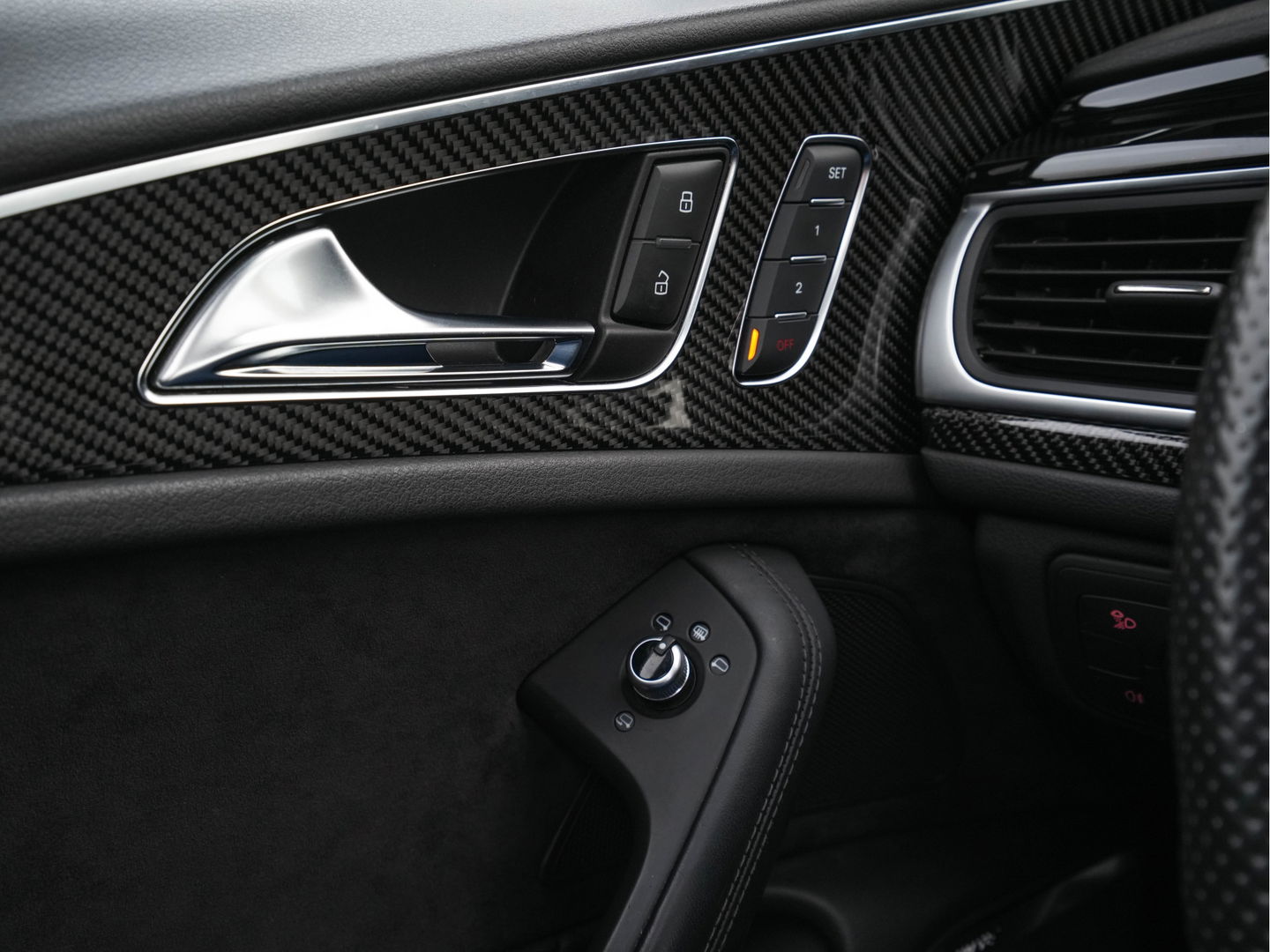 Audi RS6 Avant 4.0 TFSI Quattro *MILLITEK-EXHAUST | CERAMIC-BRAKES | PANO | LEATHER-ALCANTARA | FULL-LED | TOP-VIEW | BLIS | MEMORY-PACK | CARBON-INT. | BOSE-SOUND | LANE-ASSIST | KEYLESS | DAB+ | SPORT-SEATS | SHIFT-PADDLE