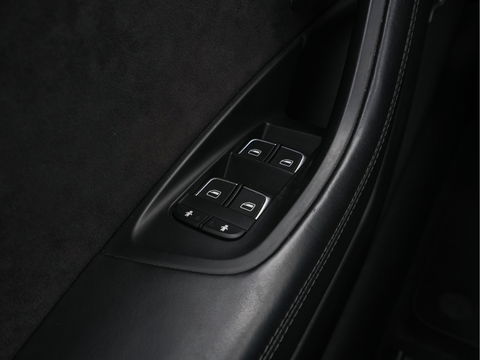 Audi RS6 Avant 4.0 TFSI Quattro *MILLITEK-EXHAUST | CERAMIC-BRAKES | PANO | LEATHER-ALCANTARA | FULL-LED | TOP-VIEW | BLIS | MEMORY-PACK | CARBON-INT. | BOSE-SOUND | LANE-ASSIST | KEYLESS | DAB+ | SPORT-SEATS | SHIFT-PADDLE