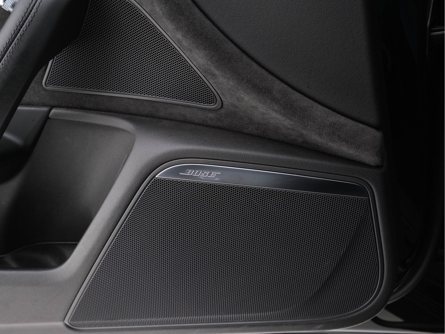 Audi RS6 Avant 4.0 TFSI Quattro *MILLITEK-EXHAUST | CERAMIC-BRAKES | PANO | LEATHER-ALCANTARA | FULL-LED | TOP-VIEW | BLIS | MEMORY-PACK | CARBON-INT. | BOSE-SOUND | LANE-ASSIST | KEYLESS | DAB+ | SPORT-SEATS | SHIFT-PADDLE