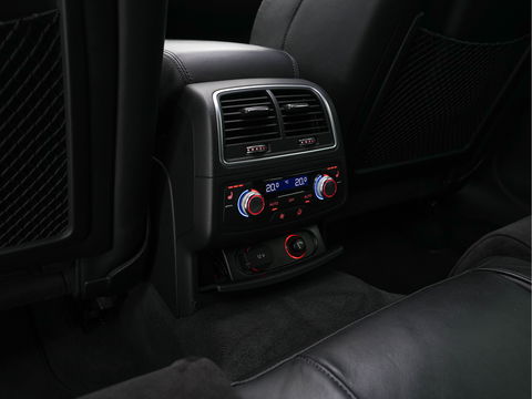 Audi RS6 Avant 4.0 TFSI Quattro *MILLITEK-EXHAUST | CERAMIC-BRAKES | PANO | LEATHER-ALCANTARA | FULL-LED | TOP-VIEW | BLIS | MEMORY-PACK | CARBON-INT. | BOSE-SOUND | LANE-ASSIST | KEYLESS | DAB+ | SPORT-SEATS | SHIFT-PADDLE