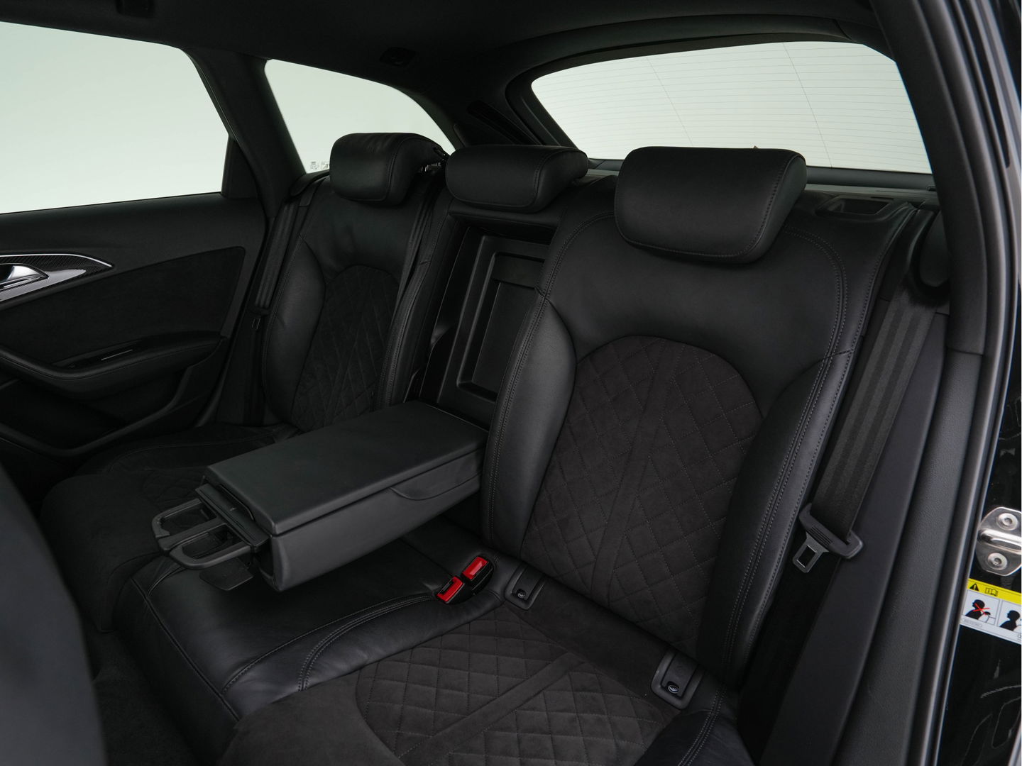 Audi RS6 Avant 4.0 TFSI Quattro *MILLITEK-EXHAUST | CERAMIC-BRAKES | PANO | LEATHER-ALCANTARA | FULL-LED | TOP-VIEW | BLIS | MEMORY-PACK | CARBON-INT. | BOSE-SOUND | LANE-ASSIST | KEYLESS | DAB+ | SPORT-SEATS | SHIFT-PADDLE