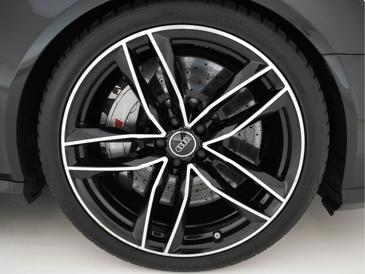 Audi RS6 Avant 4.0 TFSI Quattro *MILLITEK-EXHAUST | CERAMIC-BRAKES | PANO | LEATHER-ALCANTARA | FULL-LED | TOP-VIEW | BLIS | MEMORY-PACK | CARBON-INT. | BOSE-SOUND | LANE-ASSIST | KEYLESS | DAB+ | SPORT-SEATS | SHIFT-PADDLE