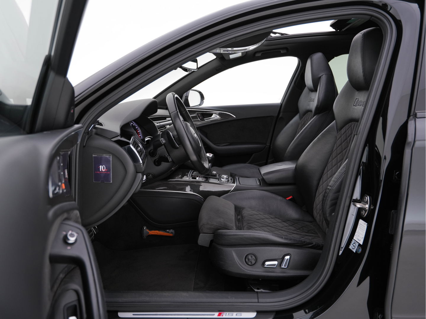 Audi RS6 Avant 4.0 TFSI Quattro *MILLITEK-EXHAUST | CERAMIC-BRAKES | PANO | LEATHER-ALCANTARA | FULL-LED | TOP-VIEW | BLIS | MEMORY-PACK | CARBON-INT. | BOSE-SOUND | LANE-ASSIST | KEYLESS | DAB+ | SPORT-SEATS | SHIFT-PADDLE