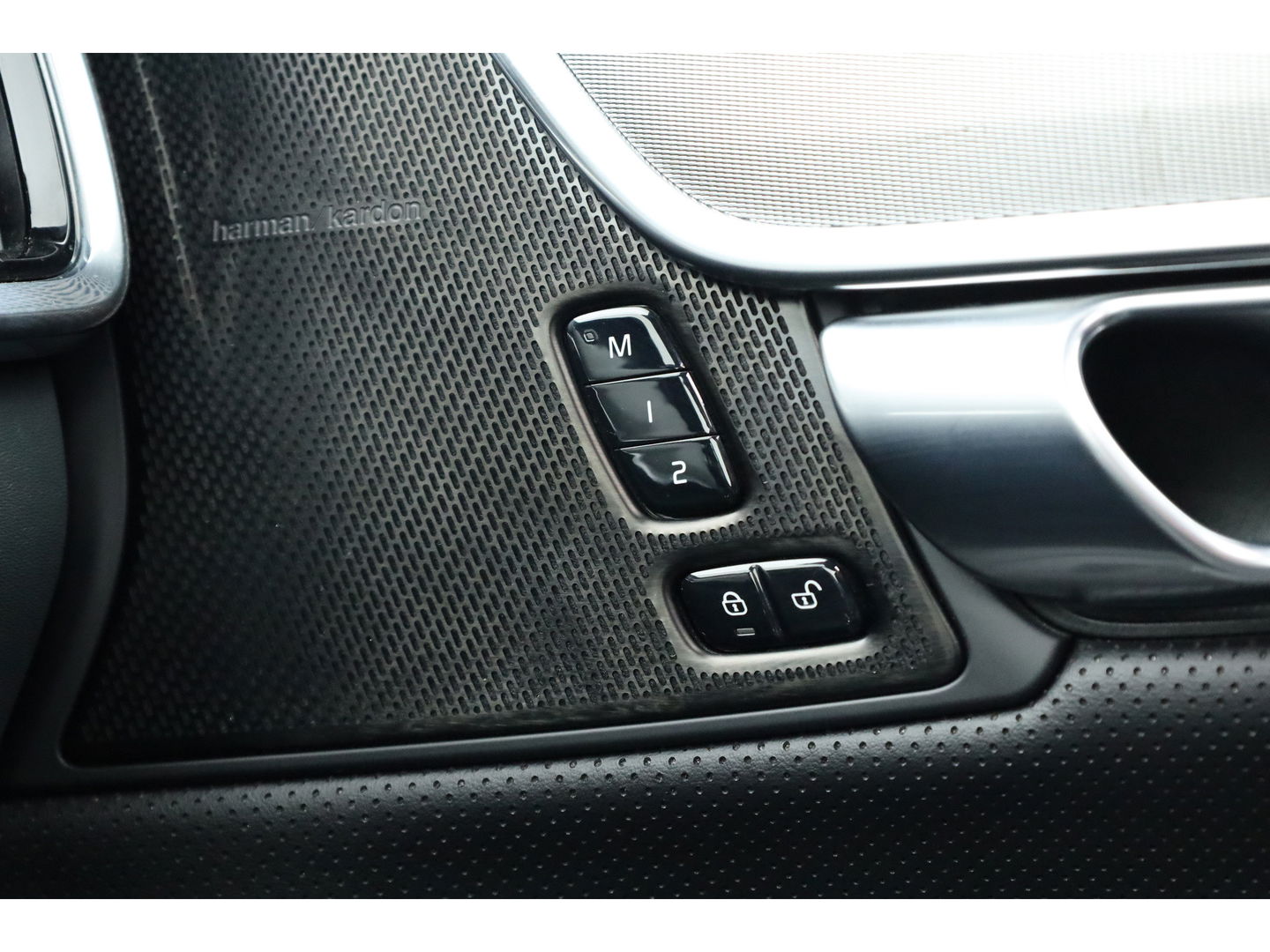 Volvo V90 2.0 T6 Plug-in hybrid AWD Plus Dark | Pano | Trekhaak elek. | 360 Cam. | Sport stoelen | H&K | ACC |