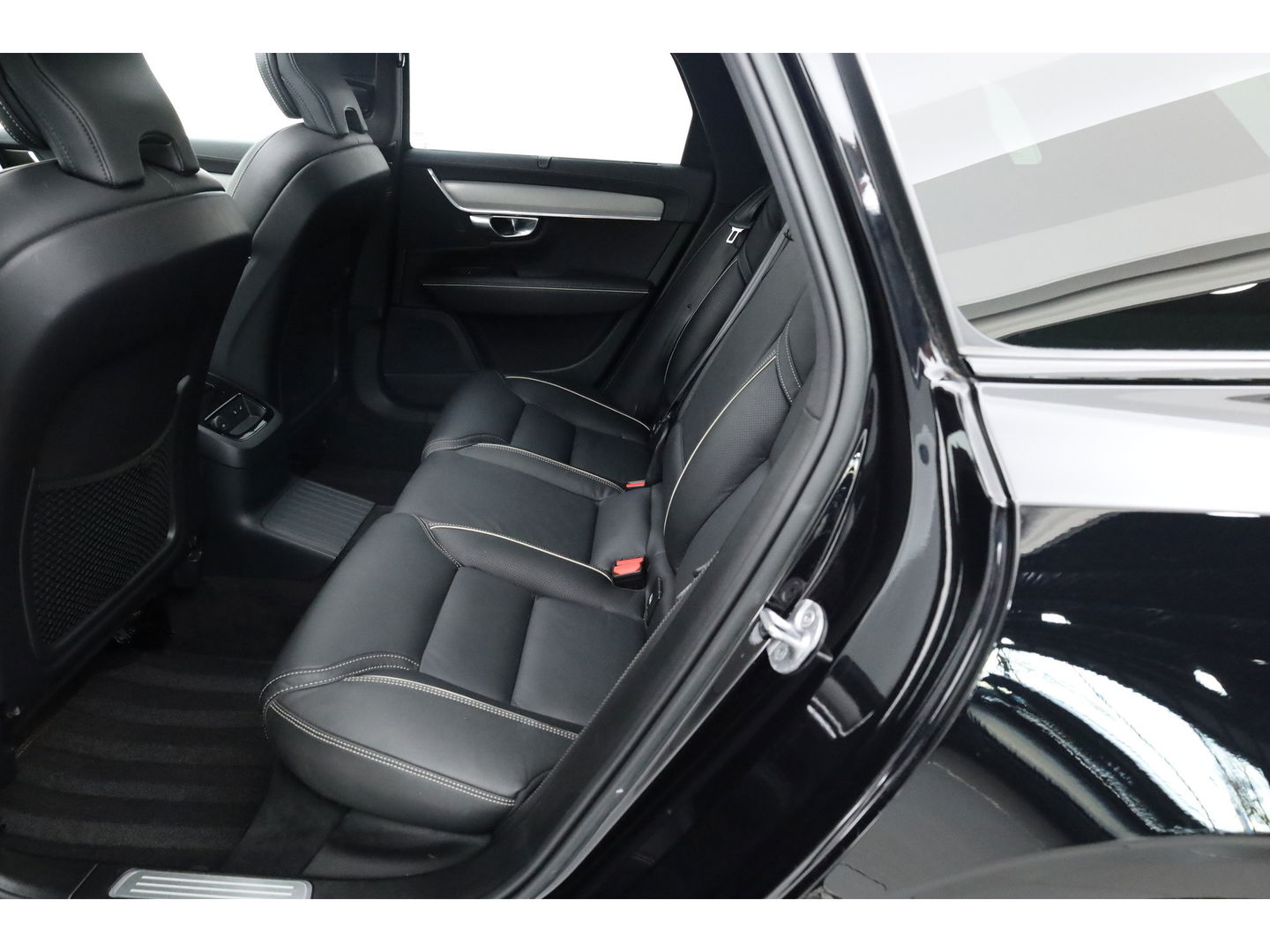 Volvo V90 2.0 T6 Plug-in hybrid AWD Plus Dark | Pano | Trekhaak elek. | 360 Cam. | Sport stoelen | H&K | ACC |