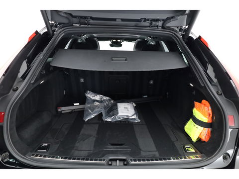 Volvo V90 2.0 T6 Plug-in hybrid AWD Plus Dark | Pano | Trekhaak elek. | 360 Cam. | Sport stoelen | H&K | ACC |