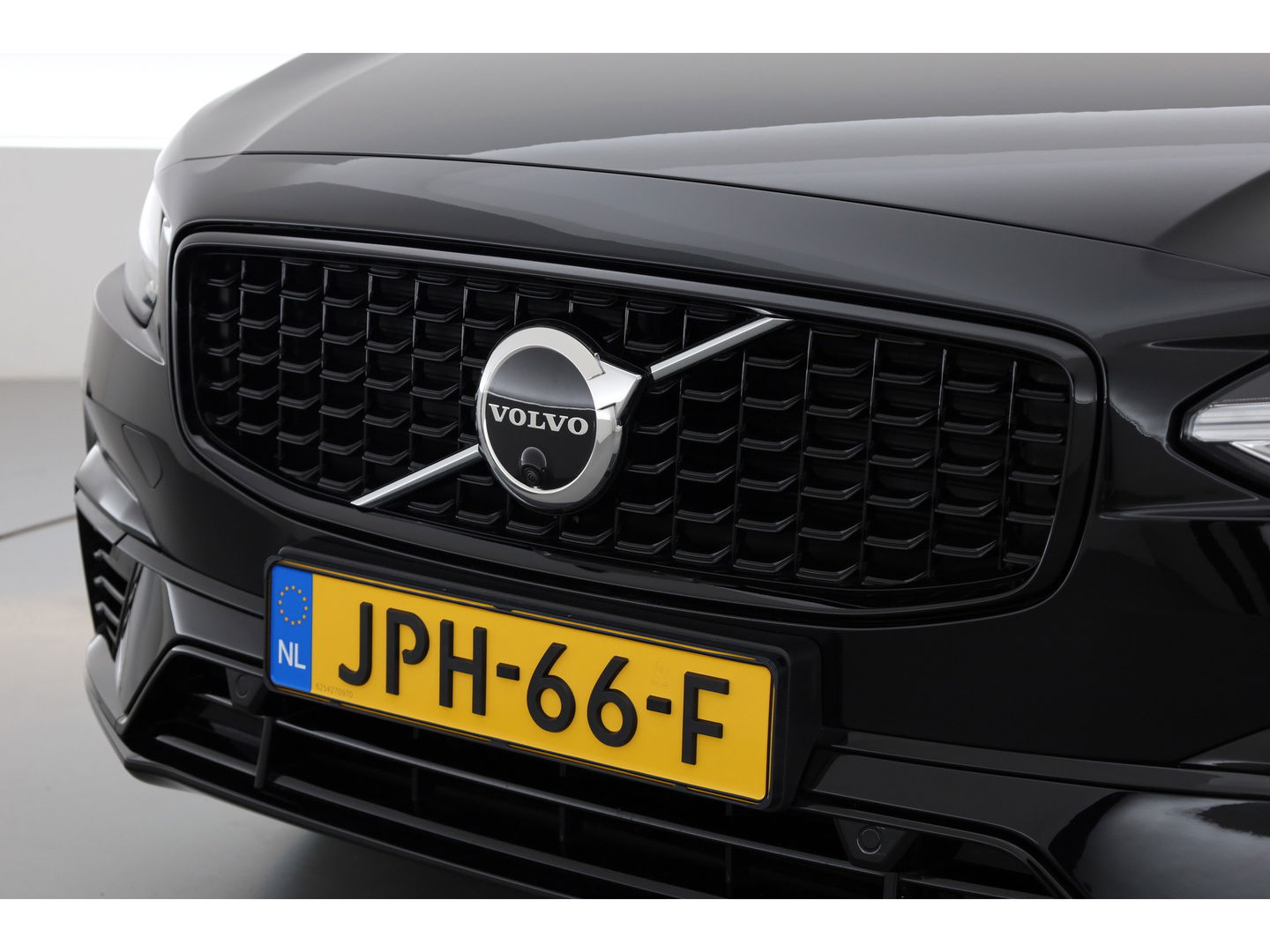 Volvo V90 2.0 T6 Plug-in hybrid AWD Plus Dark | Pano | Trekhaak elek. | 360 Cam. | Sport stoelen | H&K | ACC |