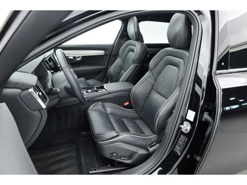 Volvo V90 2.0 T6 Plug-in hybrid AWD Plus Dark | Pano | Trekhaak elek. | 360 Cam. | Sport stoelen | H&K | ACC |
