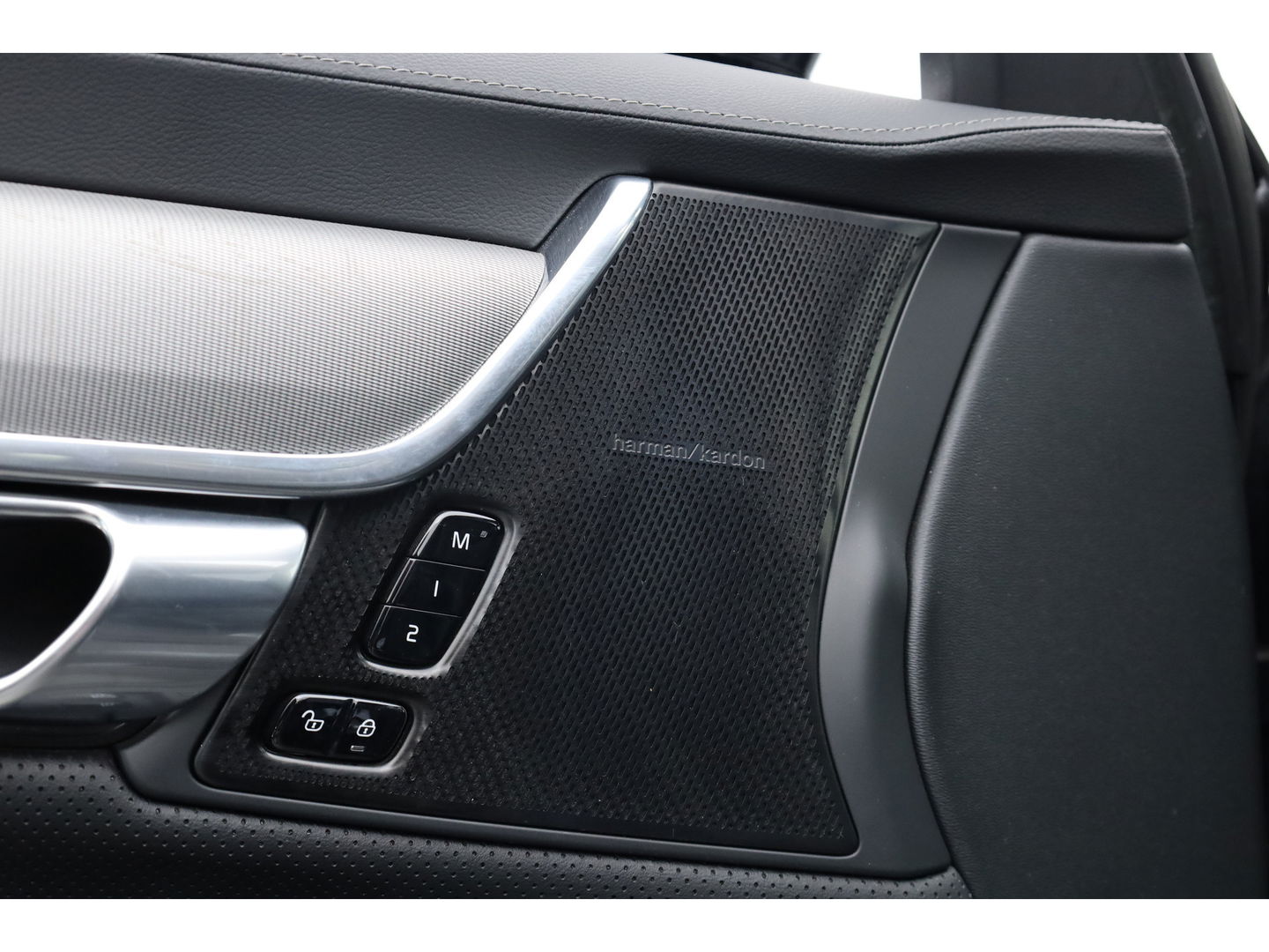 Volvo V90 2.0 T6 Plug-in hybrid AWD Plus Dark | Pano | Trekhaak elek. | 360 Cam. | Sport stoelen | H&K | ACC |