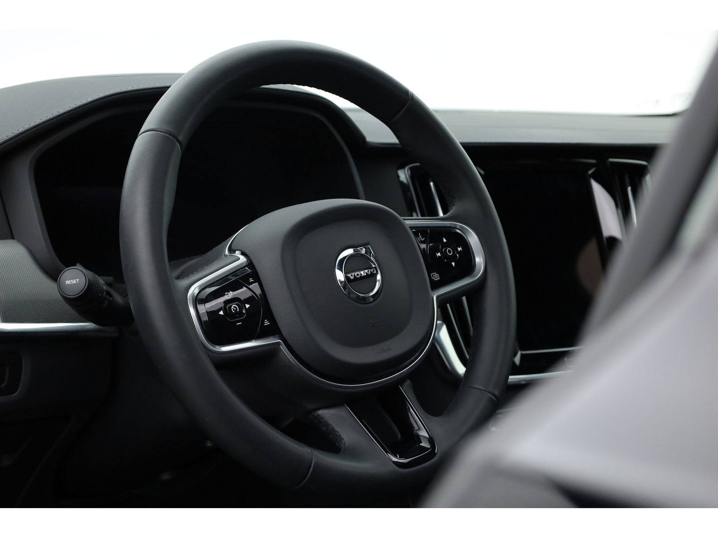 Volvo V90 2.0 T6 Plug-in hybrid AWD Plus Dark | Pano | Trekhaak elek. | 360 Cam. | Sport stoelen | H&K | ACC |