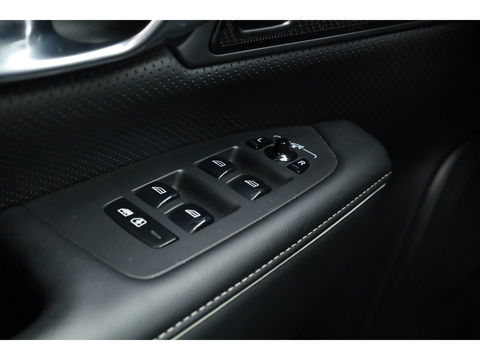Volvo V90 2.0 T6 Plug-in hybrid AWD Plus Dark | Pano | Trekhaak elek. | 360 Cam. | Sport stoelen | H&K | ACC |