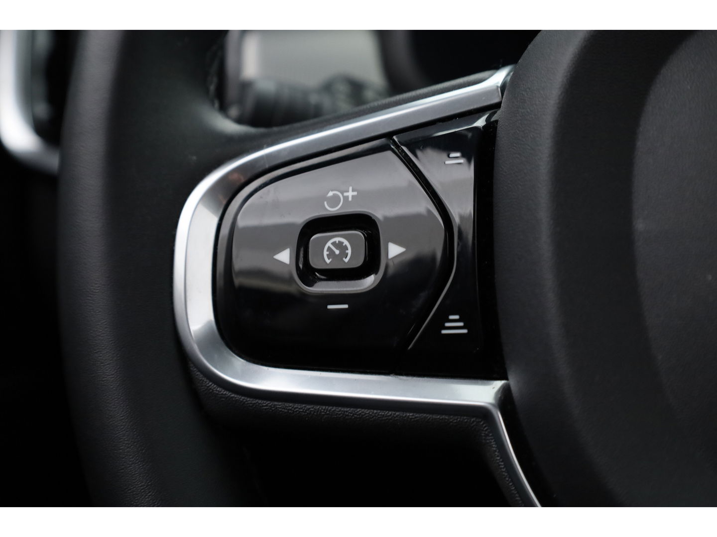 Volvo V90 2.0 T6 Plug-in hybrid AWD Plus Dark | Pano | Trekhaak elek. | 360 Cam. | Sport stoelen | H&K | ACC |