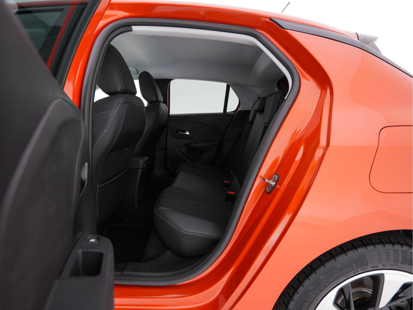 Opel CORSA-E Elegance 50 kWh [ 3-Fase ] {SOH-94%} (INCL-BTW) Aut. *FULL-LED | DIGI-COCKPIT | LEATHER-MICROFIBRE | NAVI-FULLMAP |  CAMERA | CARPLAY | ECC | KEYLESS | CRUISE | DAB | LANE-ASSIST | PDC | SPORT-SEATS | PRIVACY-GLASS | 16"ALU*