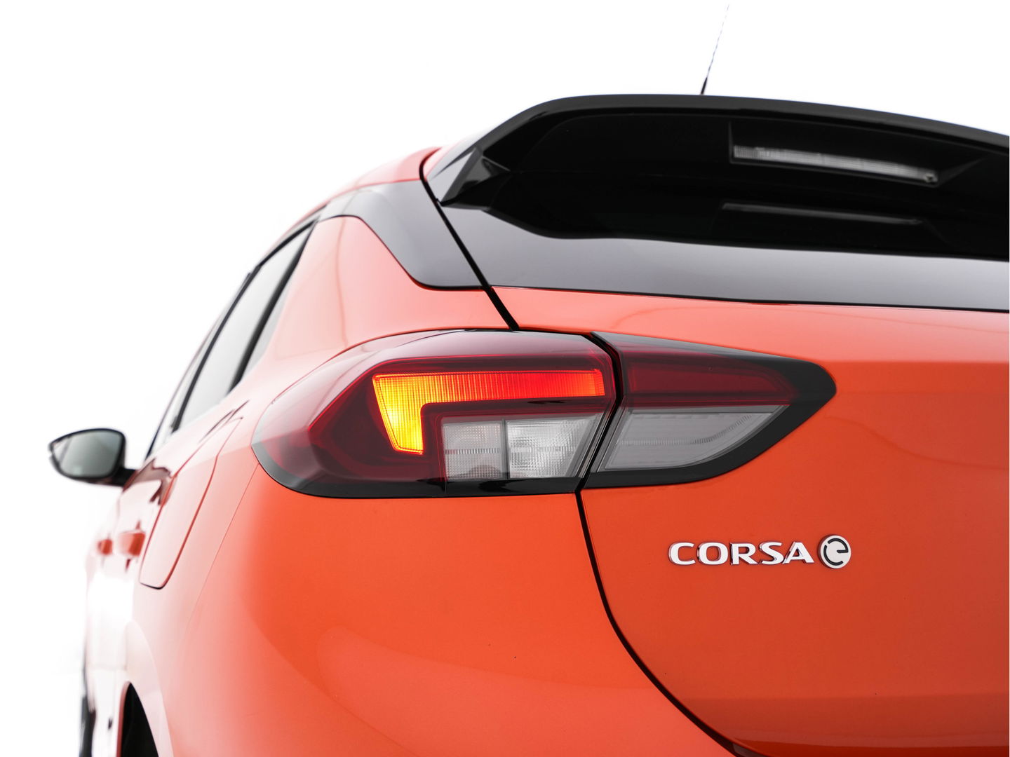 Opel CORSA-E Elegance 50 kWh [ 3-Fase ] {SOH-94%} (INCL-BTW) Aut. *FULL-LED | DIGI-COCKPIT | LEATHER-MICROFIBRE | NAVI-FULLMAP |  CAMERA | CARPLAY | ECC | KEYLESS | CRUISE | DAB | LANE-ASSIST | PDC | SPORT-SEATS | PRIVACY-GLASS | 16"ALU*