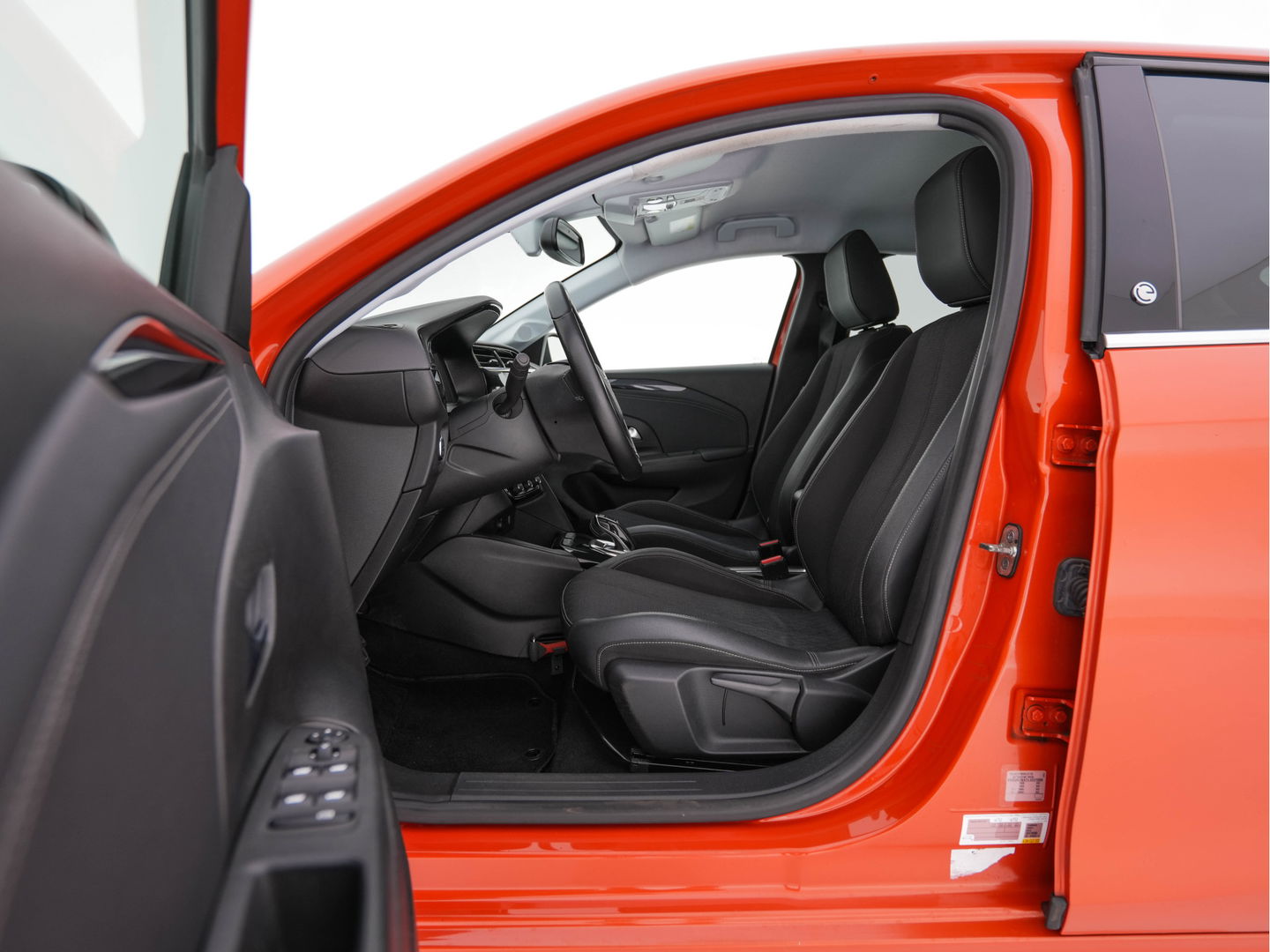 Opel CORSA-E Elegance 50 kWh [ 3-Fase ] {SOH-94%} (INCL-BTW) Aut. *FULL-LED | DIGI-COCKPIT | LEATHER-MICROFIBRE | NAVI-FULLMAP |  CAMERA | CARPLAY | ECC | KEYLESS | CRUISE | DAB | LANE-ASSIST | PDC | SPORT-SEATS | PRIVACY-GLASS | 16"ALU*