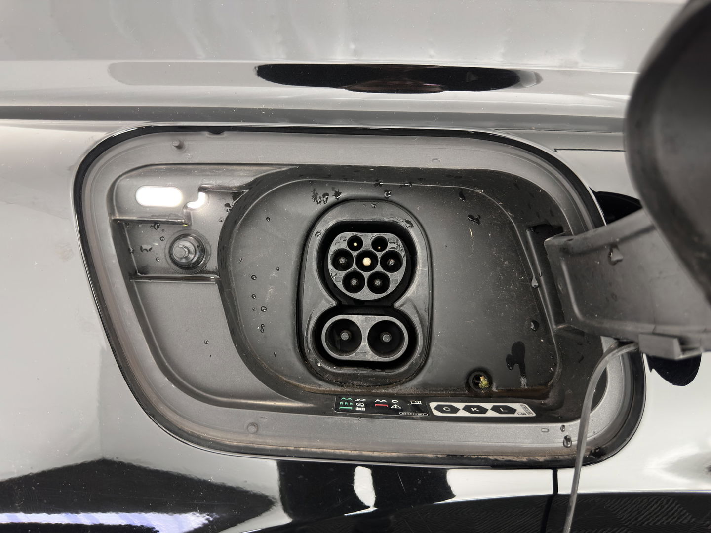 Audi Q4 e-tron 40 Launch edition Advanced Plus 77 kWh [3-Fase] {SOH-93%} (INCL-BTW) *HEATPUMP | ADAPT-CRUISE | MATRIX-LED | NAVI-FULLMAP | KEYLESS | CAMERA | DIGI-COCKPIT | DAB | AMBIENT-LIGHT | HEATED-SPORTSEATS | SHIFT-PADDLES | PRIVACY-GLASS | 19''ALU*