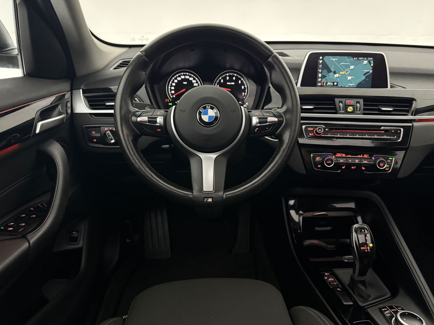 BMW X1 sDrive20i M-Sport | Pano | Camera | Sfeer | Trekh. | Stoelverw. | Keyless | Cruise