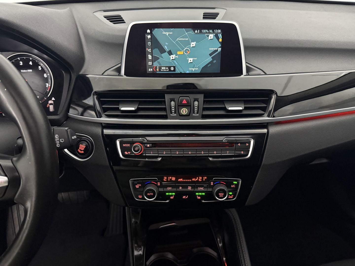 BMW X1 sDrive20i M-Sport | Pano | Camera | Sfeer | Trekh. | Stoelverw. | Keyless | Cruise