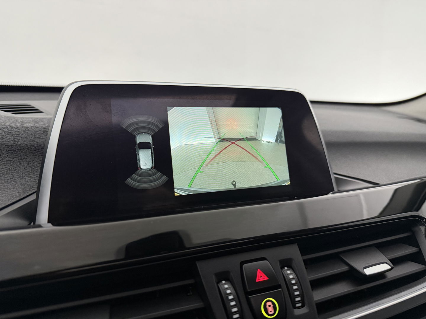 BMW X1 sDrive20i M-Sport | Pano | Camera | Sfeer | Trekh. | Stoelverw. | Keyless | Cruise