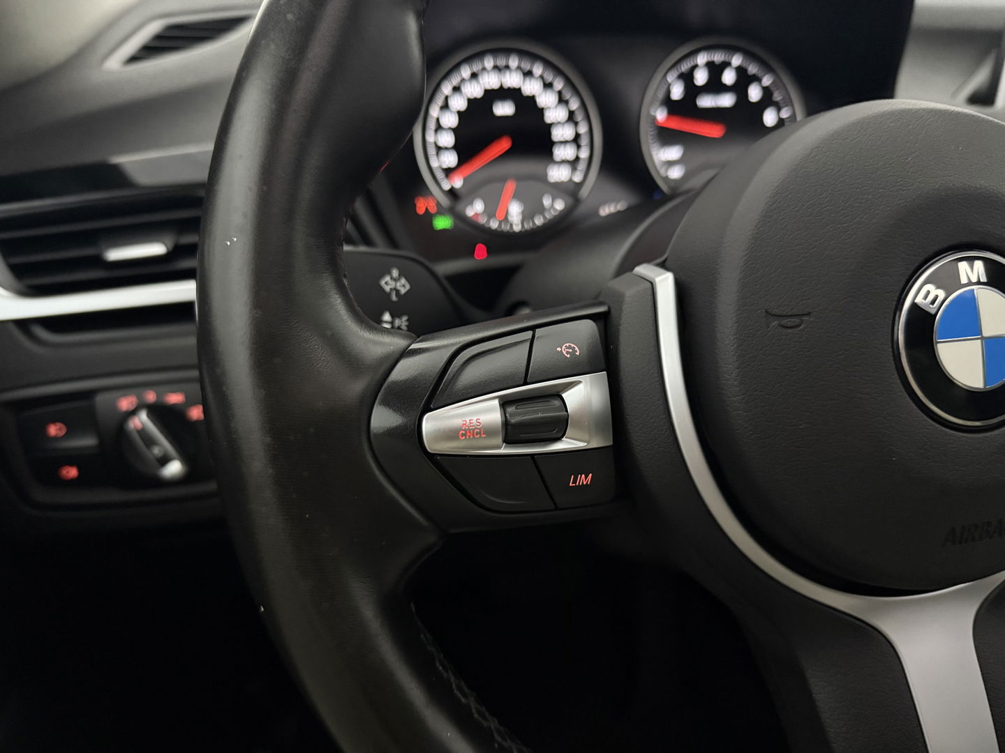 BMW X1 sDrive20i M-Sport | Pano | Camera | Sfeer | Trekh. | Stoelverw. | Keyless | Cruise