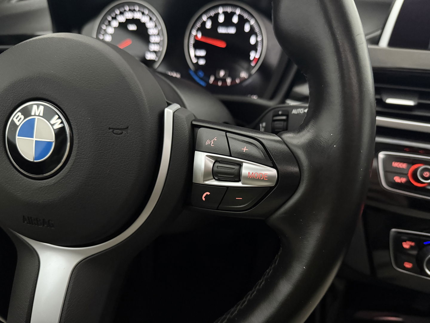 BMW X1 sDrive20i M-Sport | Pano | Camera | Sfeer | Trekh. | Stoelverw. | Keyless | Cruise