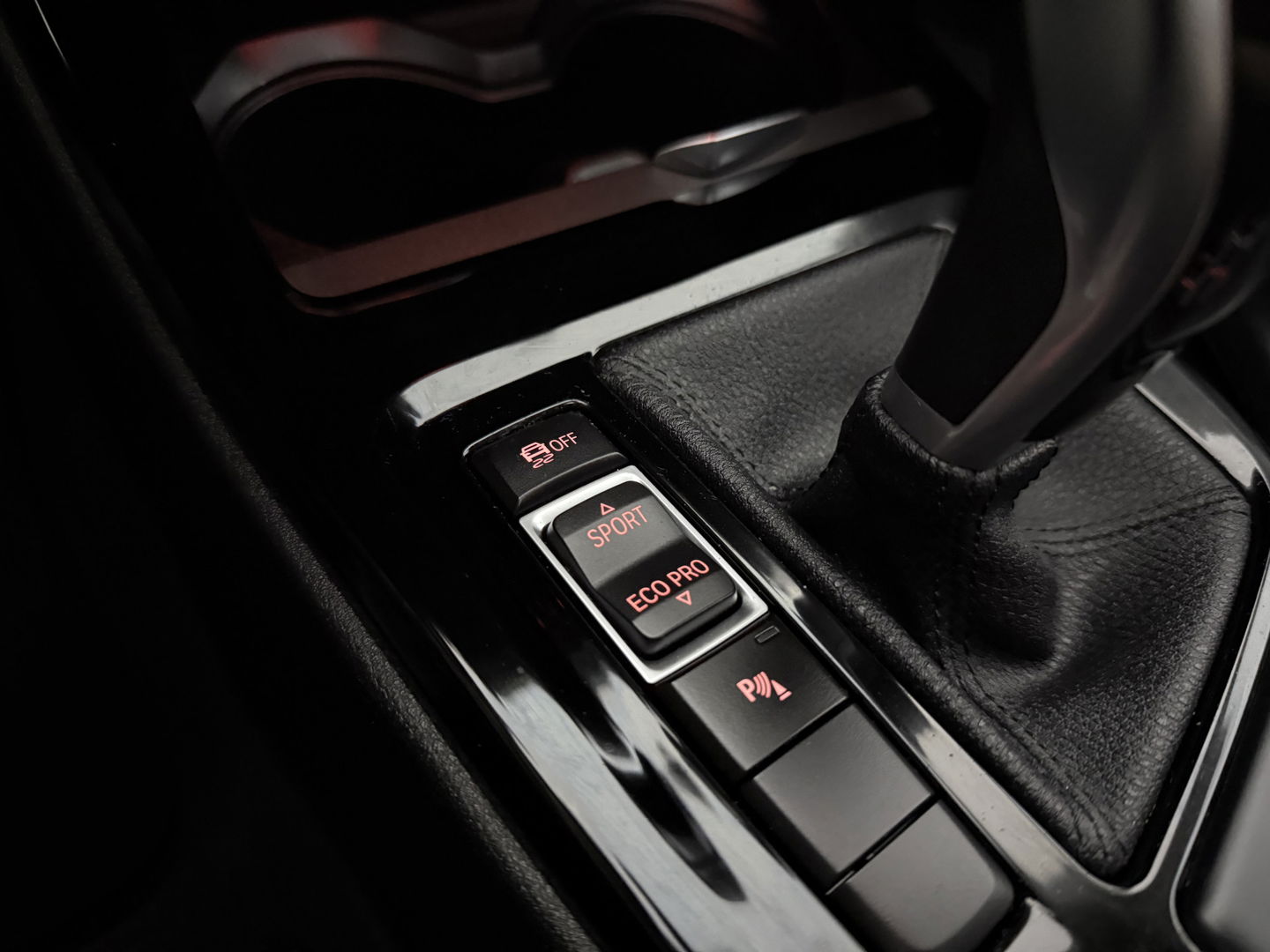 BMW X1 sDrive20i M-Sport | Pano | Camera | Sfeer | Trekh. | Stoelverw. | Keyless | Cruise