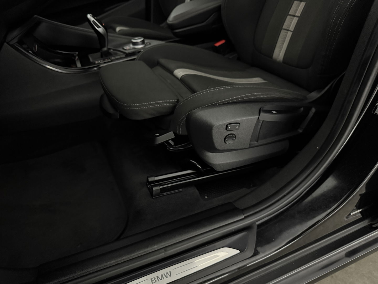 BMW X1 sDrive20i M-Sport | Pano | Camera | Sfeer | Trekh. | Stoelverw. | Keyless | Cruise