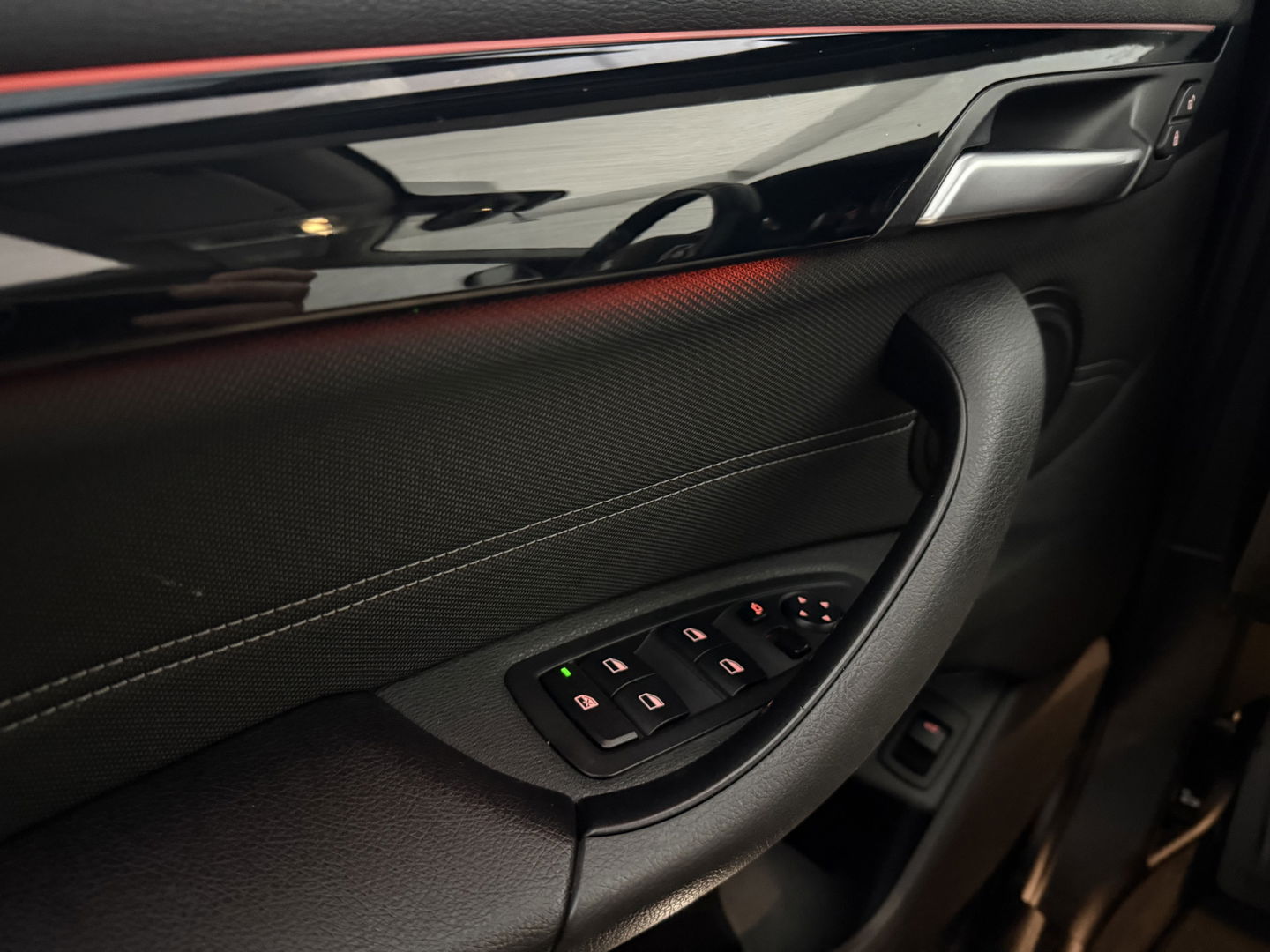 BMW X1 sDrive20i M-Sport | Pano | Camera | Sfeer | Trekh. | Stoelverw. | Keyless | Cruise