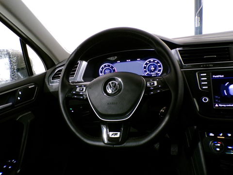 Volkswagen Tiguan 2.0 TSI DSG 220PK 4Motion Highline R-Line "Automaat" Full-LED Trekhaak Apple-Carplay Dynaudio Virtual Stoelverw.