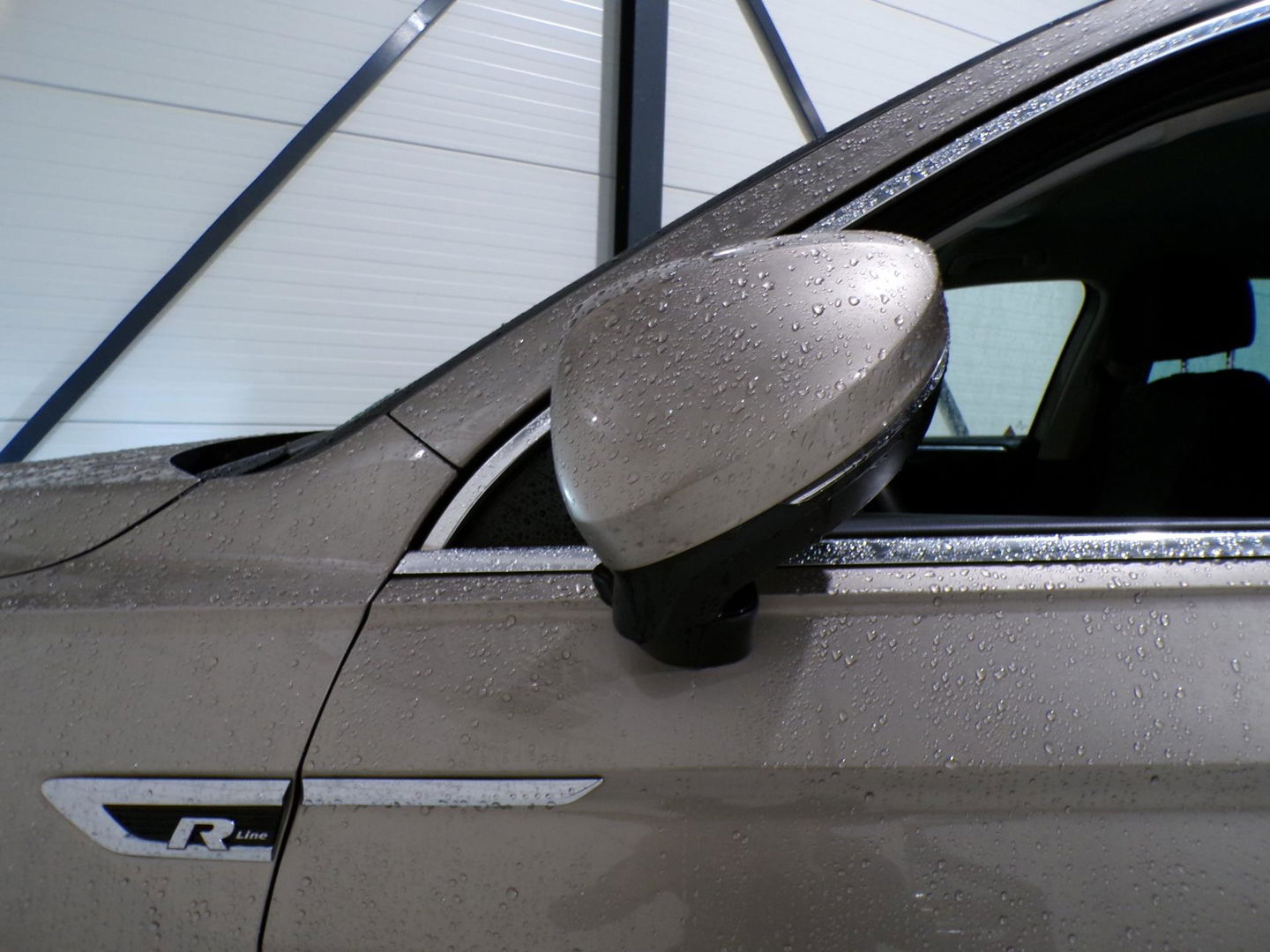 Volkswagen Tiguan 2.0 TSI DSG 220PK 4Motion Highline R-Line "Automaat" Full-LED Trekhaak Apple-Carplay Dynaudio Virtual Stoelverw.