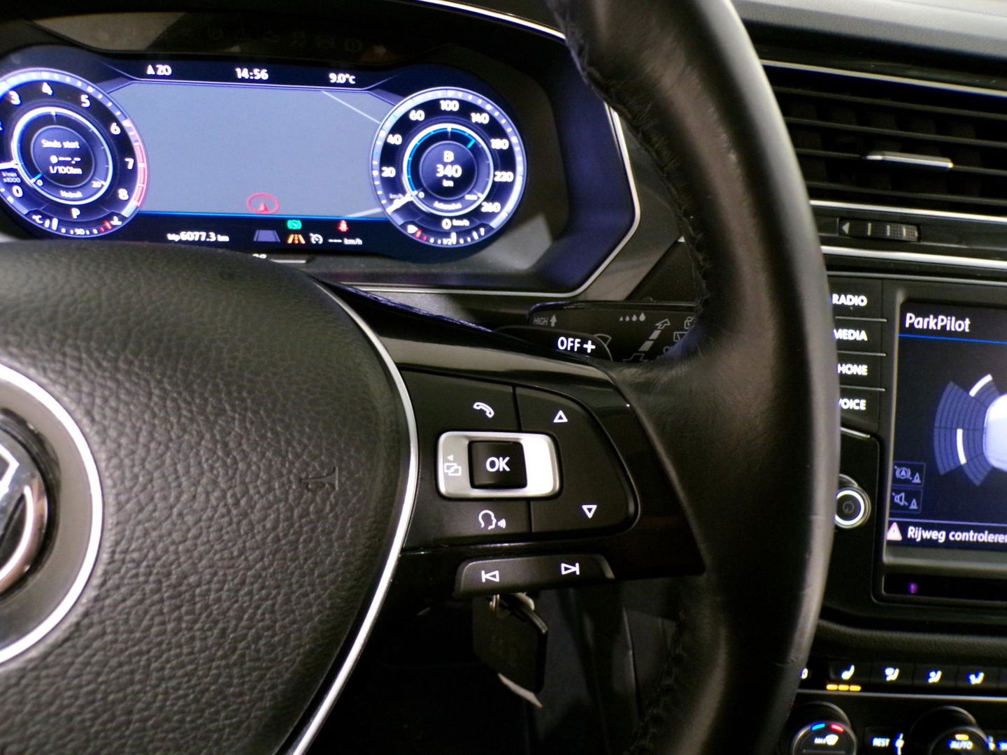 Volkswagen Tiguan 2.0 TSI DSG 220PK 4Motion Highline R-Line "Automaat" Full-LED Trekhaak Apple-Carplay Dynaudio Virtual Stoelverw.