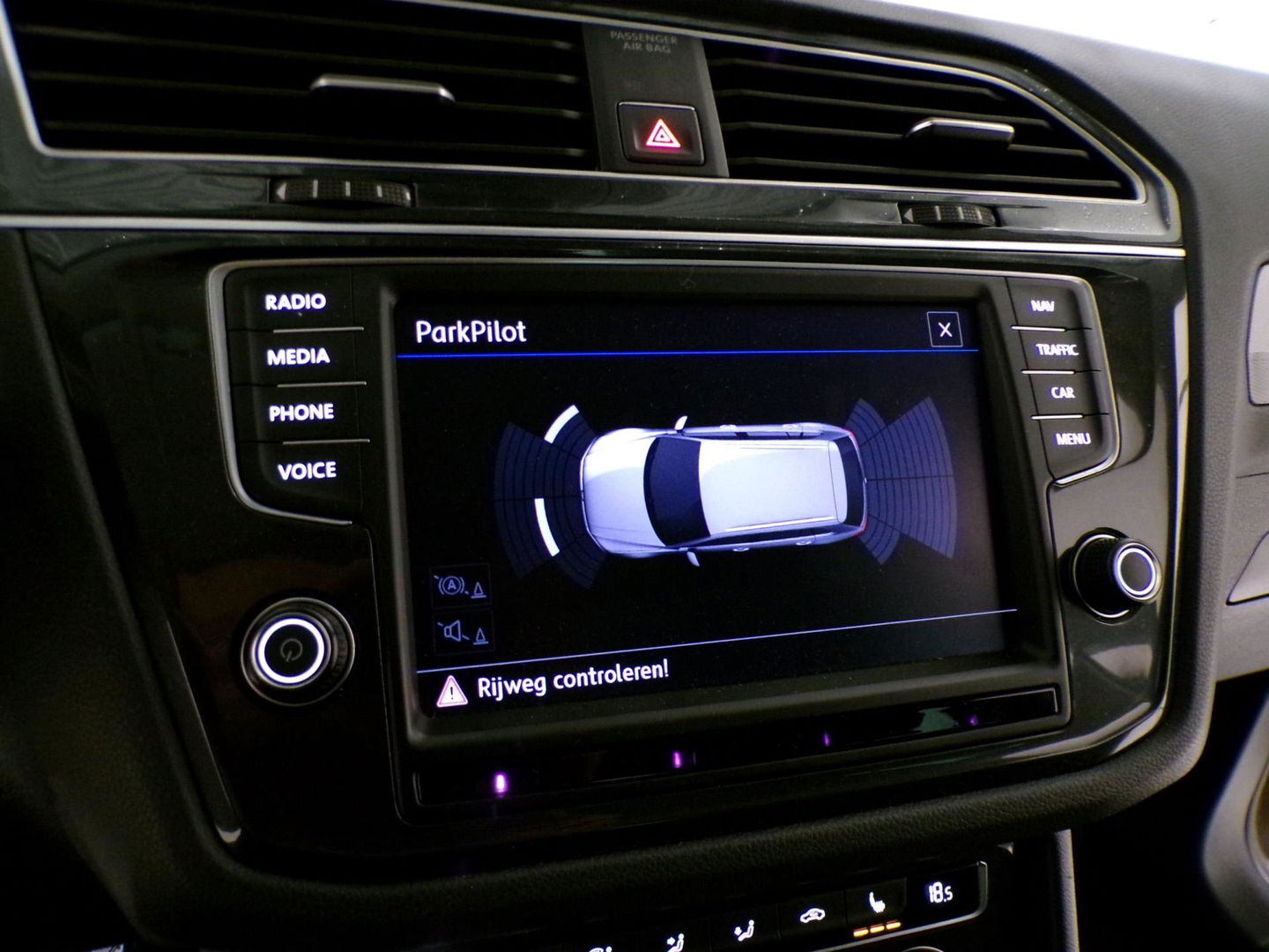 Volkswagen Tiguan 2.0 TSI DSG 220PK 4Motion Highline R-Line "Automaat" Full-LED Trekhaak Apple-Carplay Dynaudio Virtual Stoelverw.