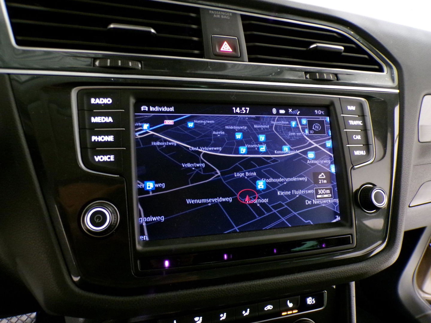 Volkswagen Tiguan 2.0 TSI DSG 220PK 4Motion Highline R-Line "Automaat" Full-LED Trekhaak Apple-Carplay Dynaudio Virtual Stoelverw.