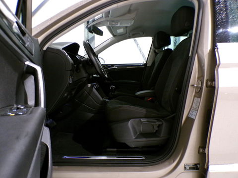 Volkswagen Tiguan 2.0 TSI DSG 220PK 4Motion Highline R-Line "Automaat" Full-LED Trekhaak Apple-Carplay Dynaudio Virtual Stoelverw.