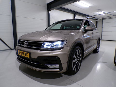 Volkswagen Tiguan 2.0 TSI DSG 220PK 4Motion Highline R-Line "Automaat" Full-LED Trekhaak Apple-Carplay Dynaudio Virtual Stoelverw.