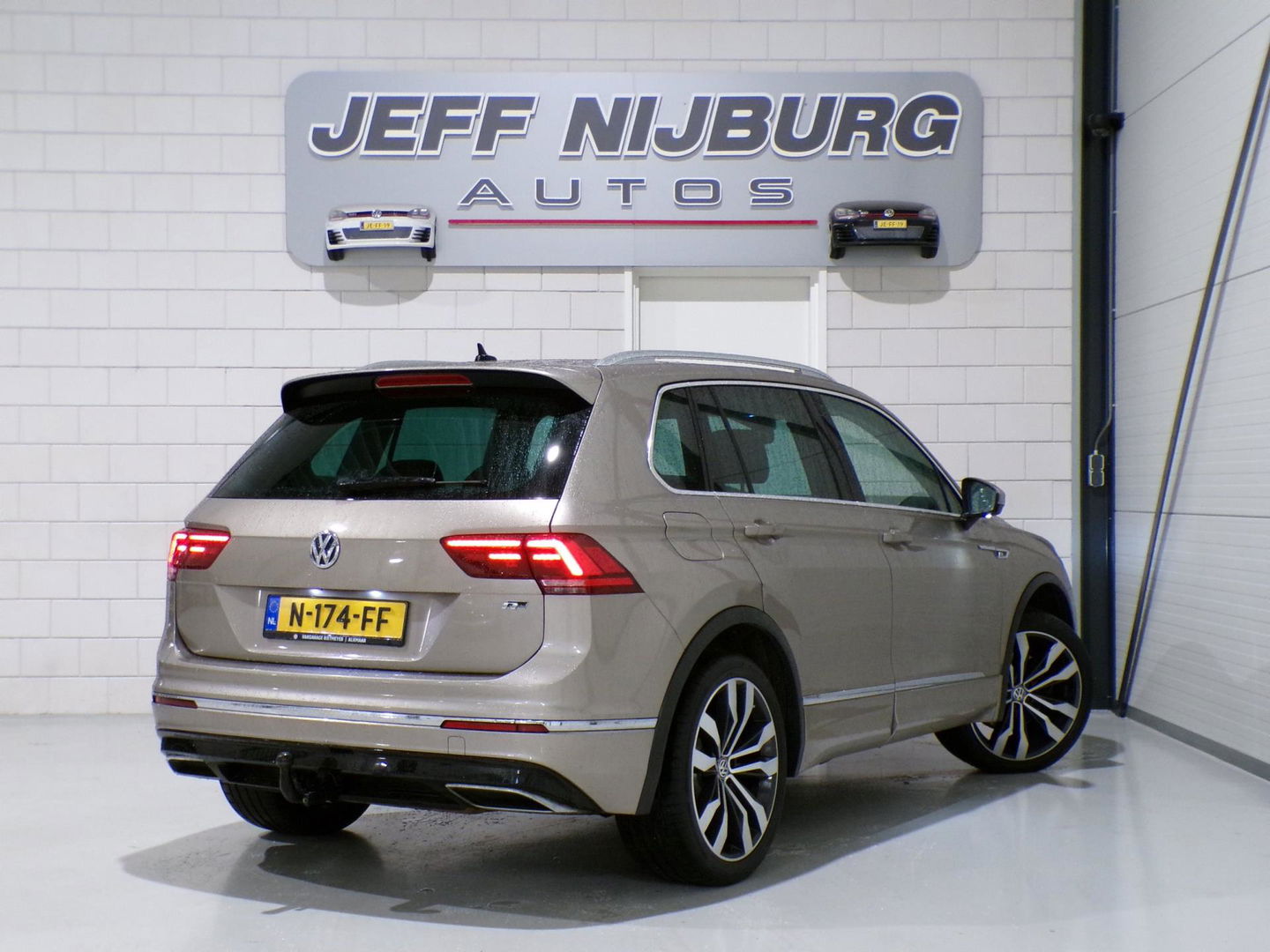 Volkswagen Tiguan 2.0 TSI DSG 220PK 4Motion Highline R-Line "Automaat" Full-LED Trekhaak Apple-Carplay Dynaudio Virtual Stoelverw.