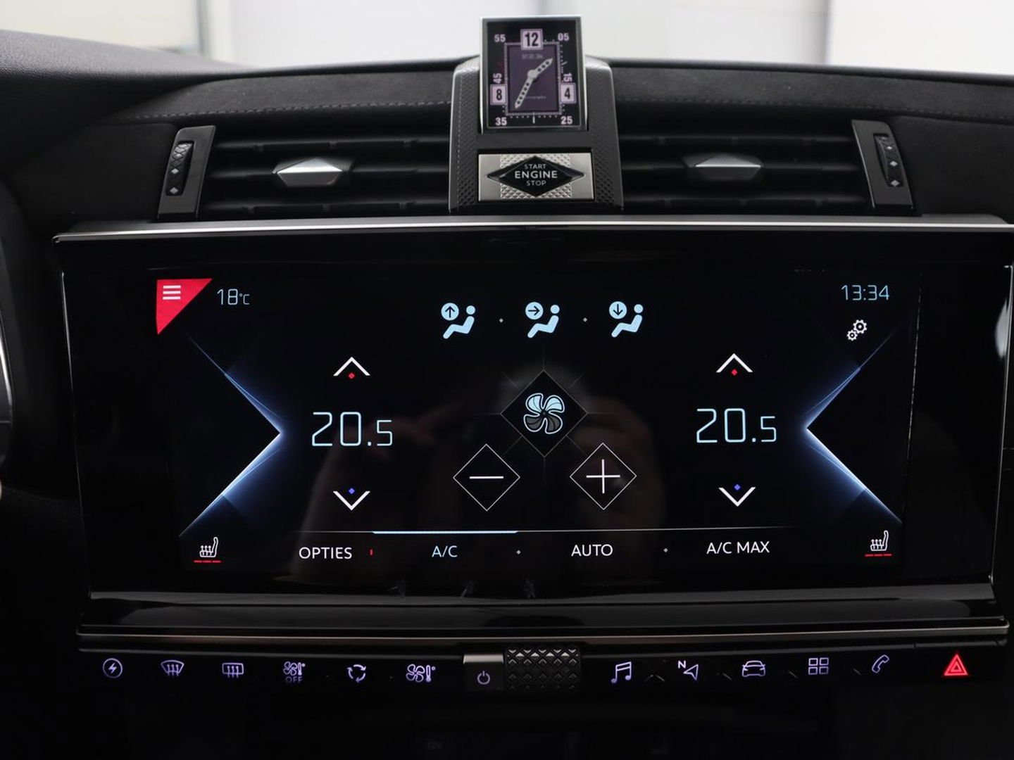 DS 7 Crossback E-Tense Performance Line | Stoelverwarming | Adaptive cruise | Alcantara | Keyless | Full LED | Carplay | Navigatie | Memory | Digital Cockpit | Dodehoek detectie | DAB | Getint glas | PHEV | Plug In