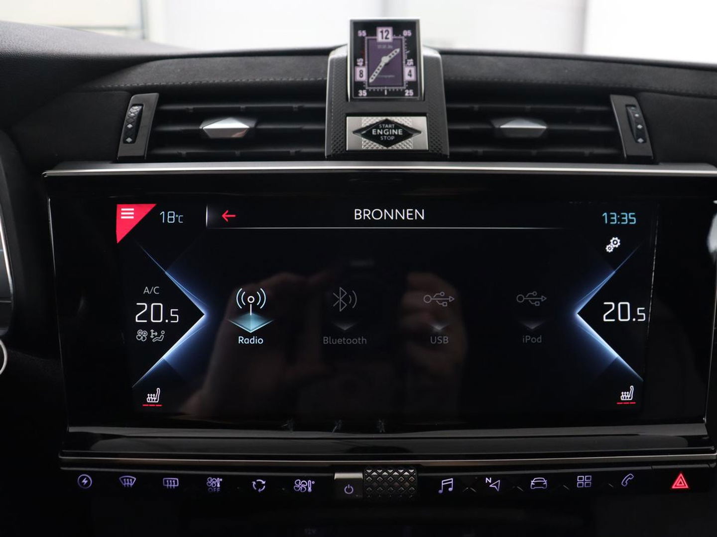 DS 7 Crossback E-Tense Performance Line | Stoelverwarming | Adaptive cruise | Alcantara | Keyless | Full LED | Carplay | Navigatie | Memory | Digital Cockpit | Dodehoek detectie | DAB | Getint glas | PHEV | Plug In